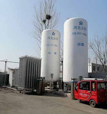 低溫液體儲罐安裝現(xiàn)場
